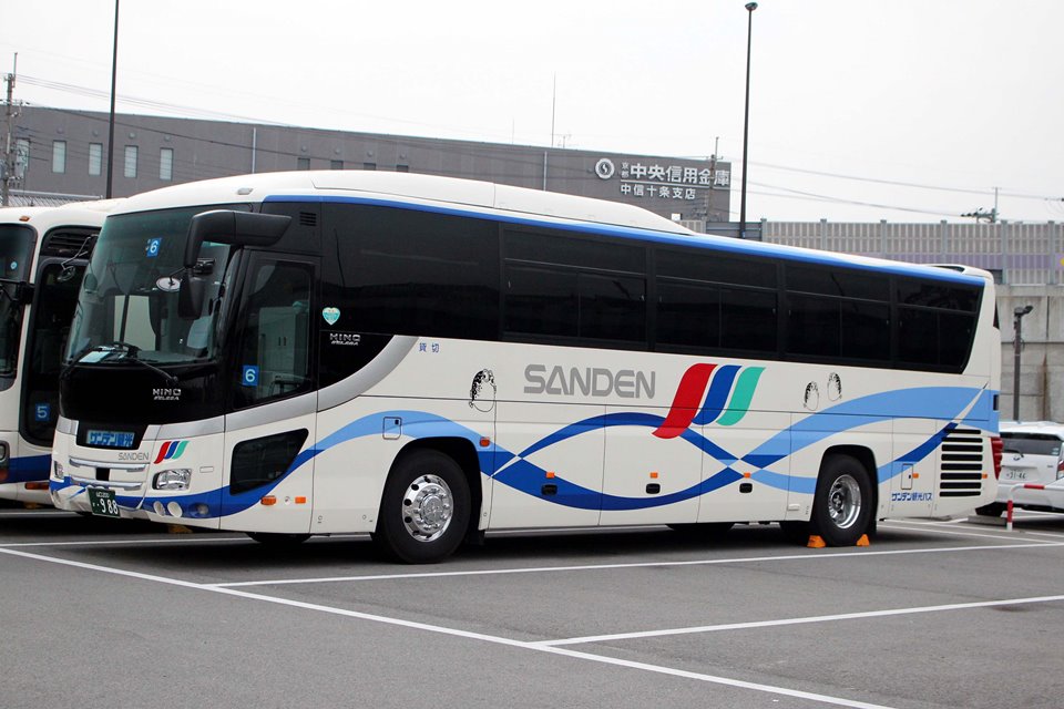サンデン観光バス か988