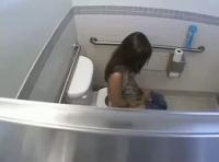 【洋物　無修正動画】adaruto　女子トイレを覗いたらオナニーしていたお姉さんに誘われてそのままアナルセックス！！