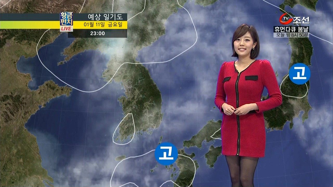 体のラインが出るワンピースを着た韓国のお天気お姉さん