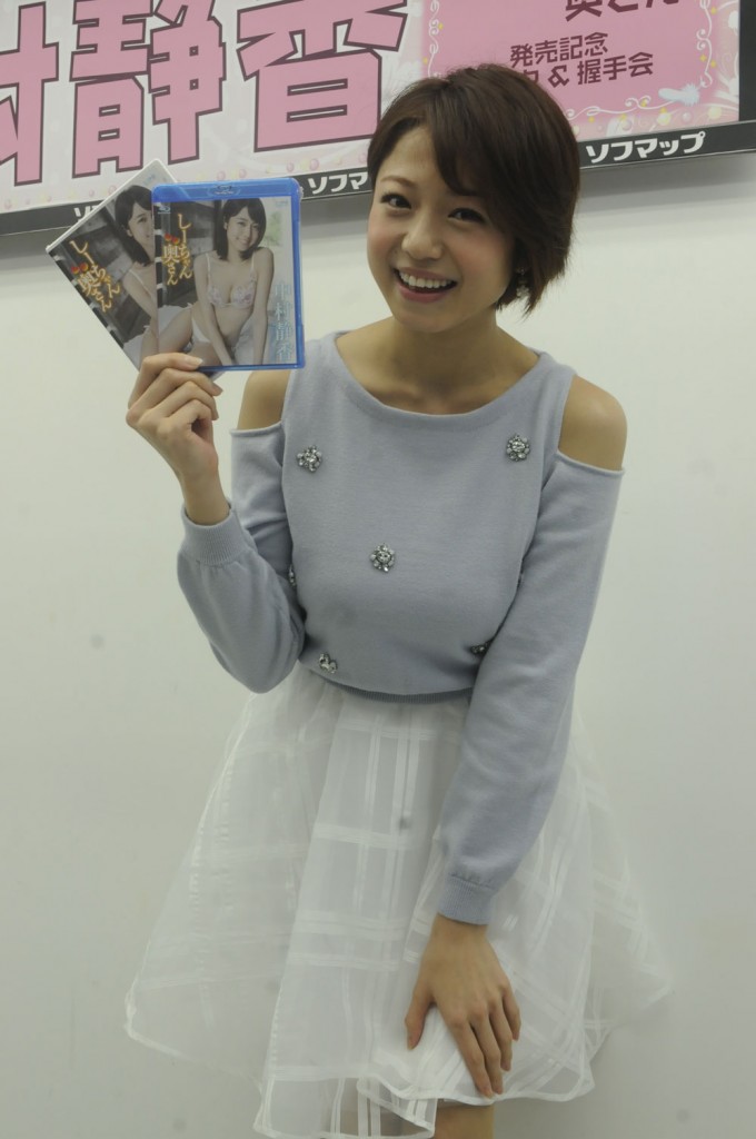 DVD＆ブルーレイ「しーちゃん奥さん」発売記念イベントでソフマップに登場した中村静香