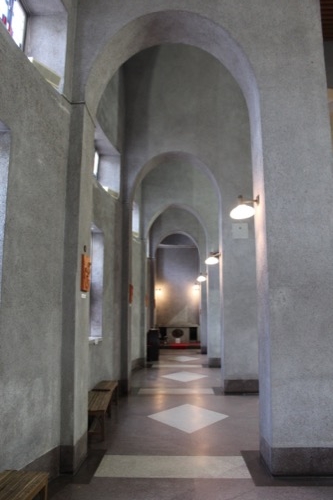 0008：世界平和記念聖堂 側廊の連続アーチ