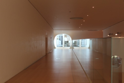 0034：横須賀美術館 図書館へ続く通路