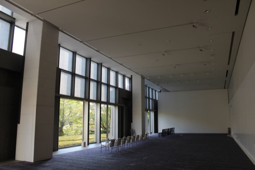 0054：京都国立近代美術館 1階左奥部のフリースペース