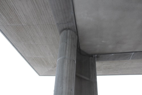 0061：広島平和記念資料館 大梁に沿ってカーブした柱