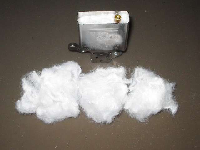 Zippo ジッポー スタンダード クローム バレル仕上げ 207 ウィック（芯）末端部分にほぐしたレーヨンボール（白い綿）1個分を詰め込む、使用したレーヨンボール（白い綿）は計 4個分、余ったレーヨンボール（白い綿）は 3個