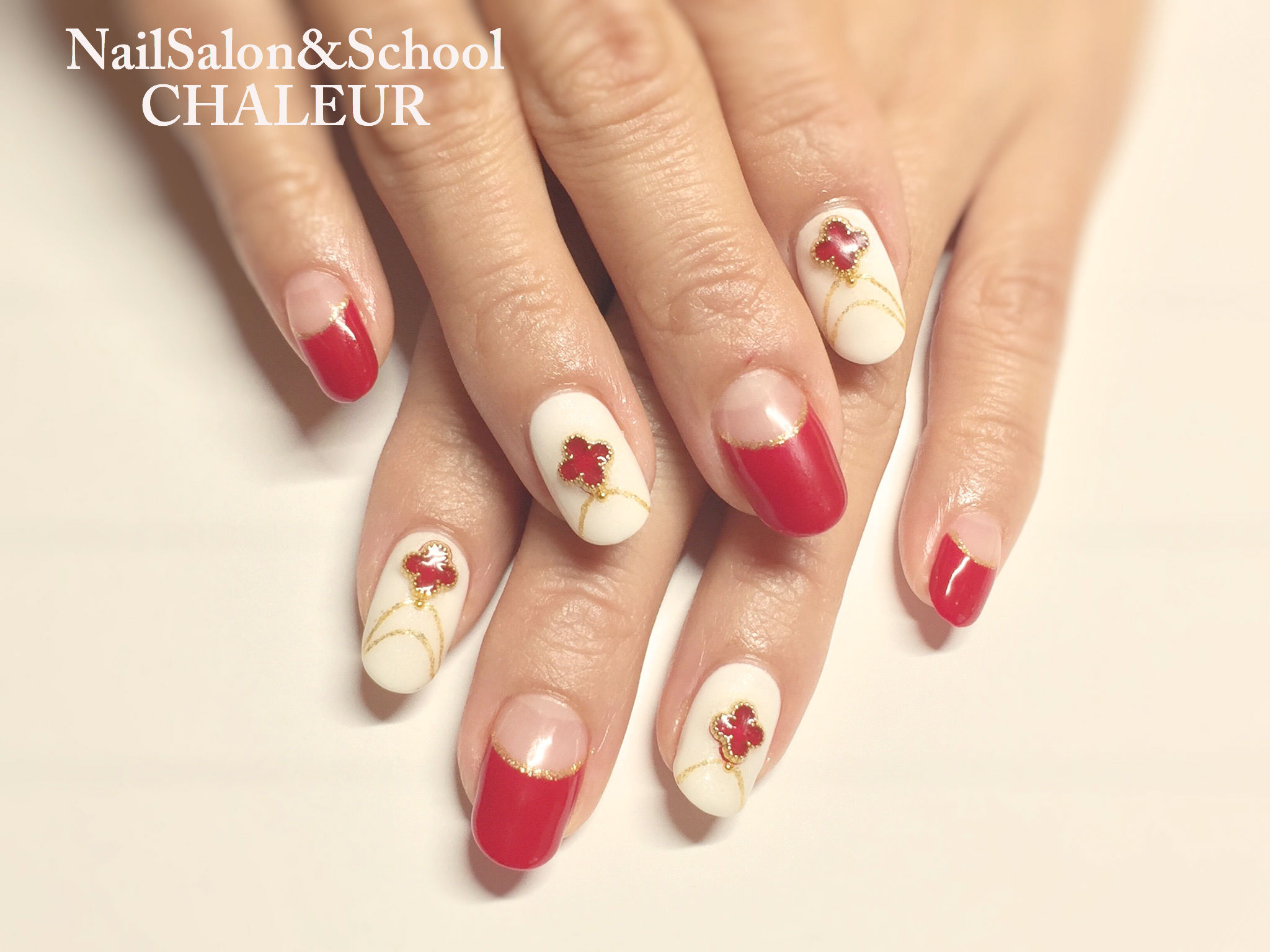 ヴァンクリ 赤 白 お花 逆フレンチ ワンカラー 横須賀ネイルサロン シャルール フレンチ系ネイル
