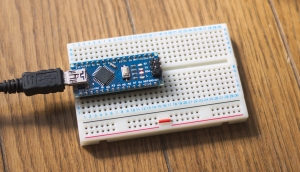 Arduino Nano（互換機）にはデフォルトで「Lチカ」が書き込まれていた